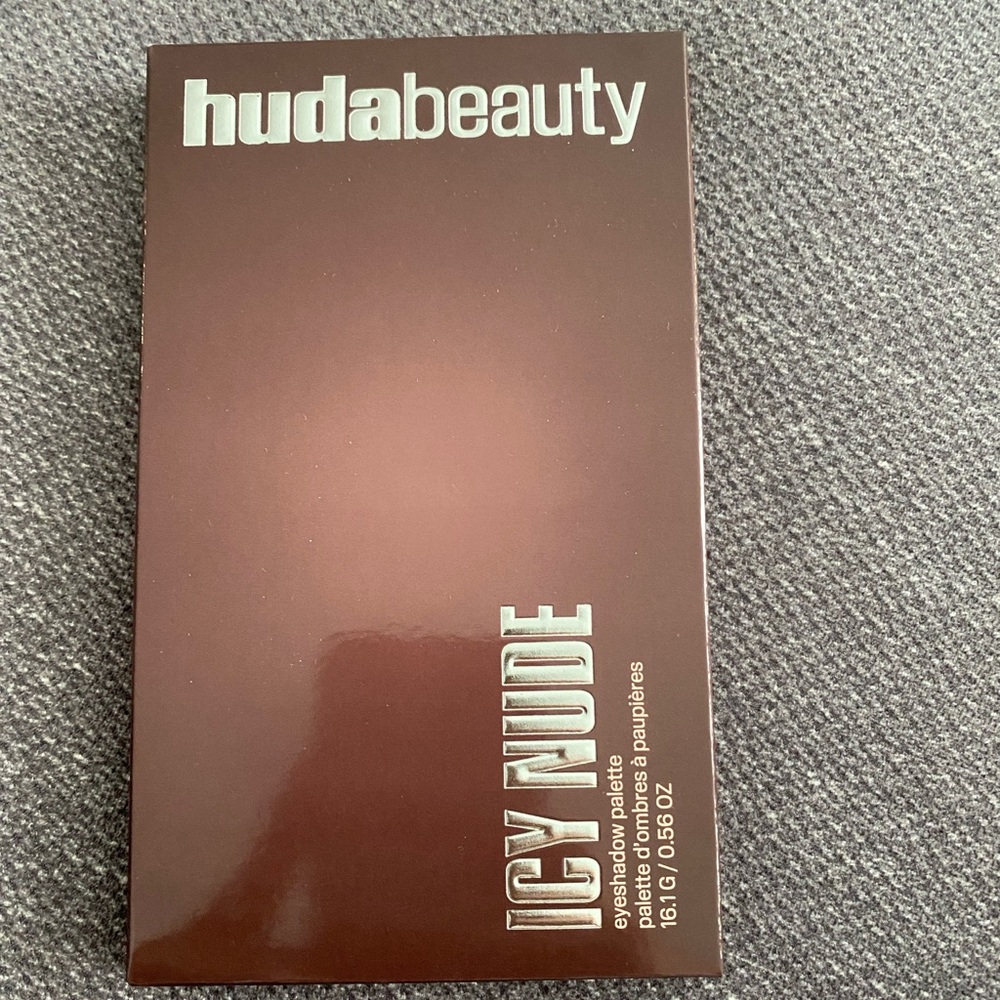 Huda Beauty Icy nude eye shadow  pallet